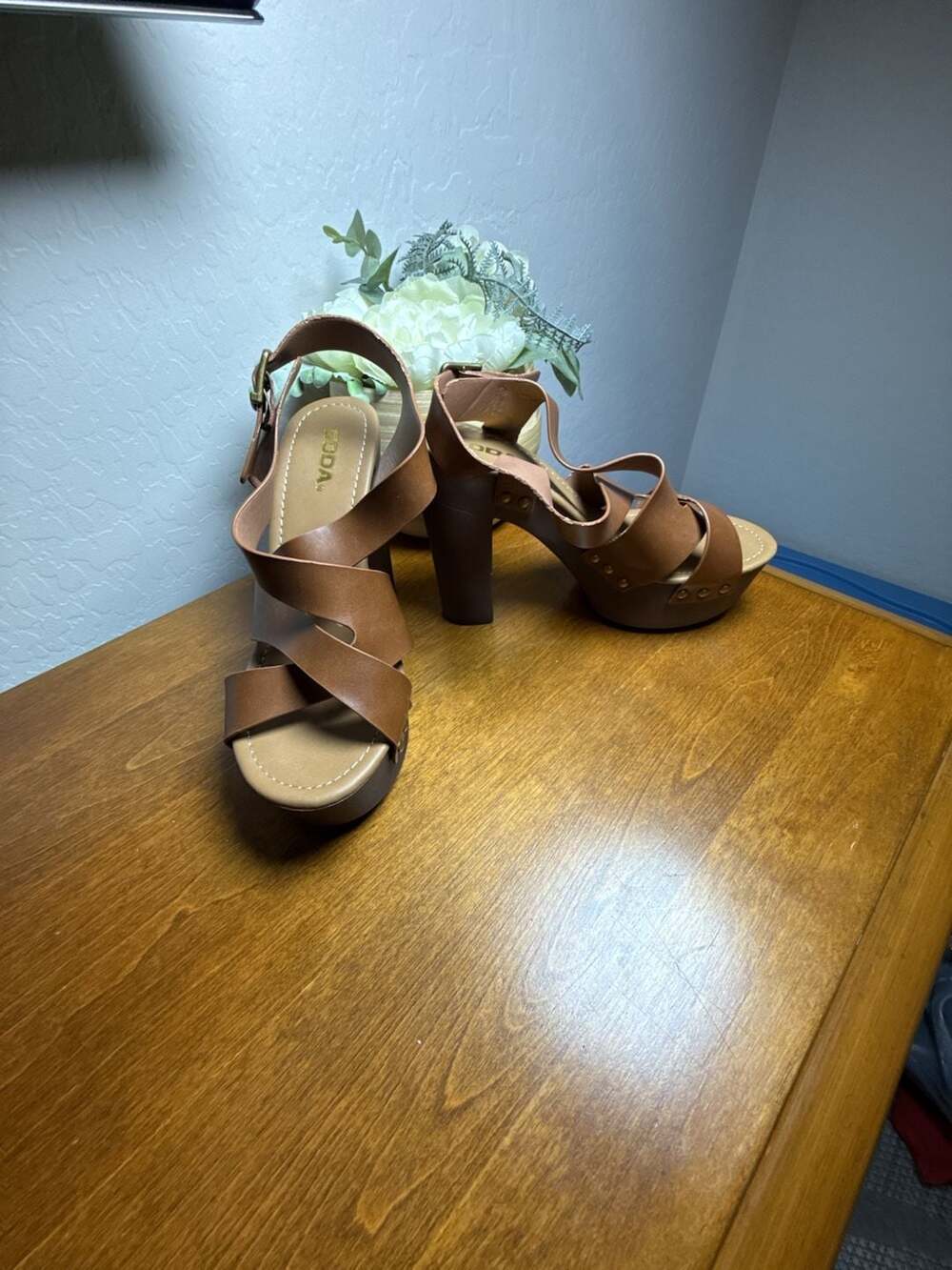 SODA Kallie-H Platform Sandals Size 7.5 Brown Strappy Heels